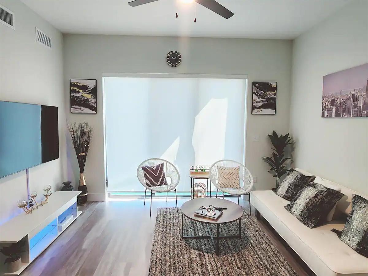 Lux Urban Retreat: Family-Friendly Staycation with Gym & EV Charging West Palm Beach Exterior photo