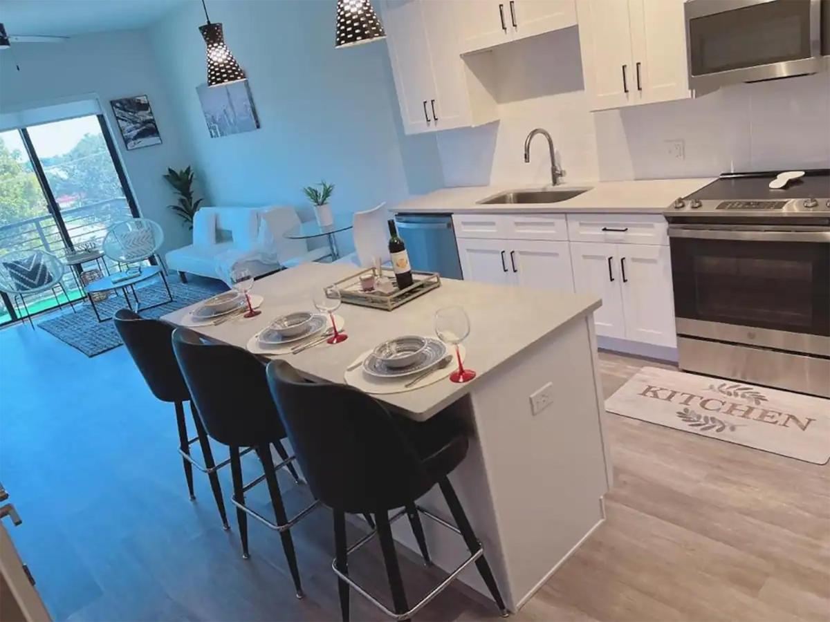 Lux Urban Retreat: Family-Friendly Staycation with Gym & EV Charging West Palm Beach Exterior photo