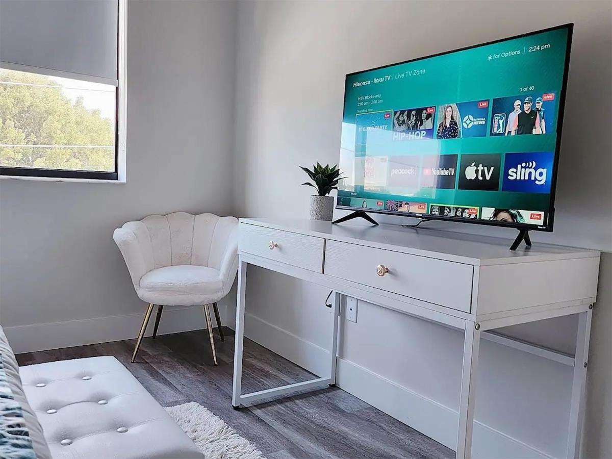Lux Urban Retreat: Family-Friendly Staycation with Gym & EV Charging West Palm Beach Exterior photo
