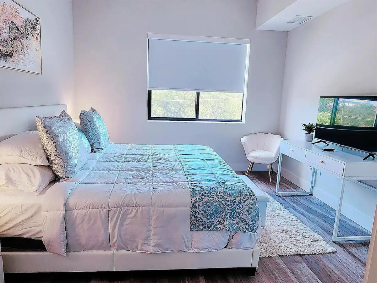 Lux Urban Retreat: Family-Friendly Staycation with Gym & EV Charging West Palm Beach Exterior photo