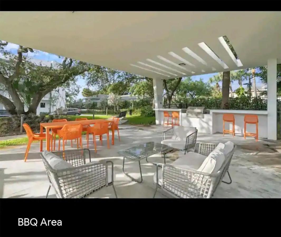 Lux Urban Retreat: Family-Friendly Staycation with Gym & EV Charging West Palm Beach Exterior photo